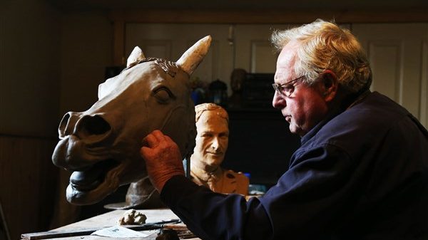 Carl Valerius sculpting bronze Bill the Bastard head Murrumburrah NW
